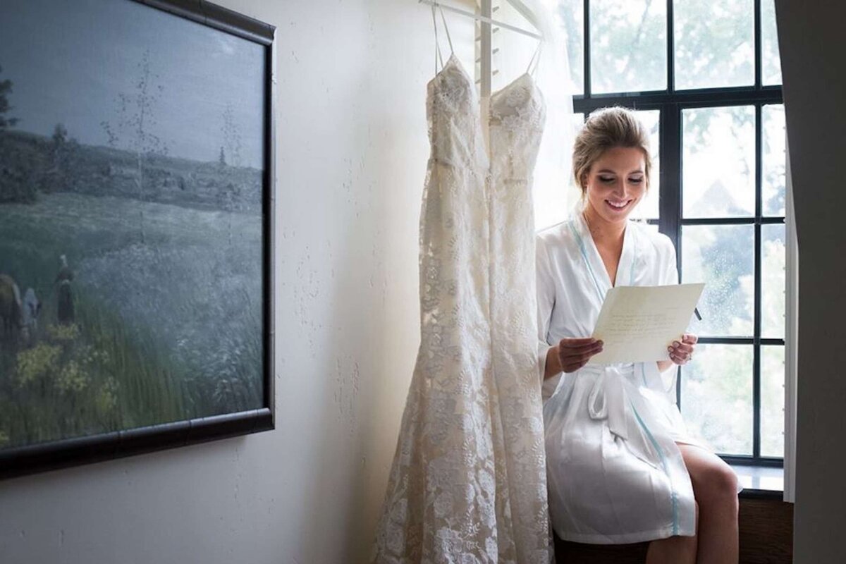 Bride reads a love letter before her luxury Italian inspired Chicago North Shore wedding.