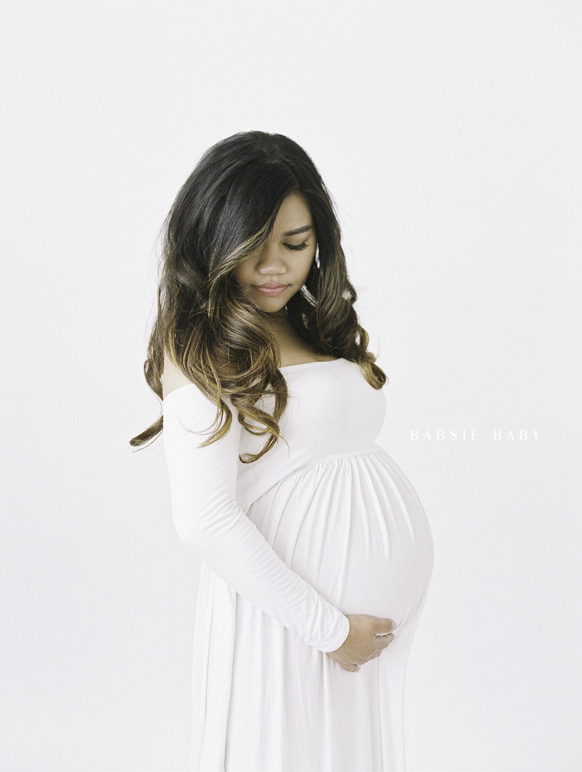 san-diego-maternity-photographer-studio-white-classic-timeless-2021