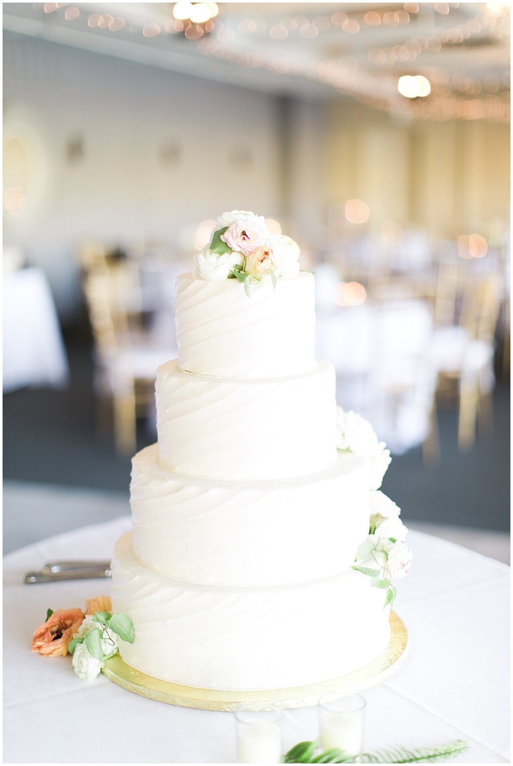 Spring-Floral-Willows-On-Westfield-Lodge-Wedding-Ivan-Louise-Images-Jessica-Dum-Wedding-Coordination_photo_0017