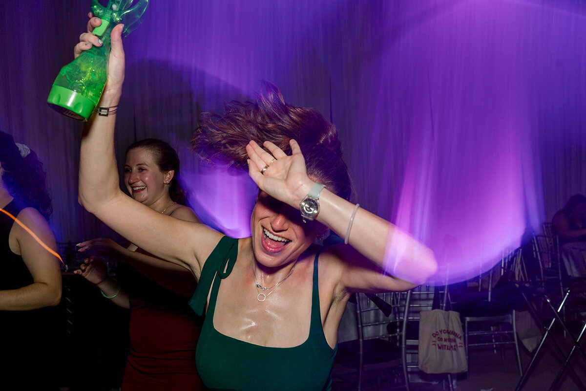 Eliana-Melmed-Photography-Chicago-LosAngeles-Jewish-WeddingPhotography-ElianaSklar-DanceFloor-00385