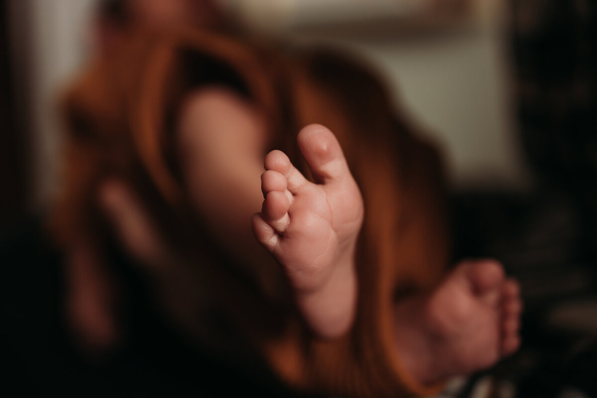 detail photo of baby toes during an at home photo session