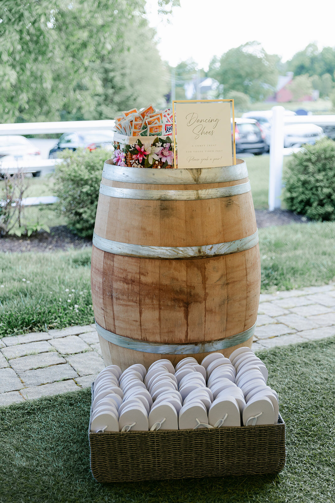 wedding-flip-flop-display-at-jonathan-edwards-winery