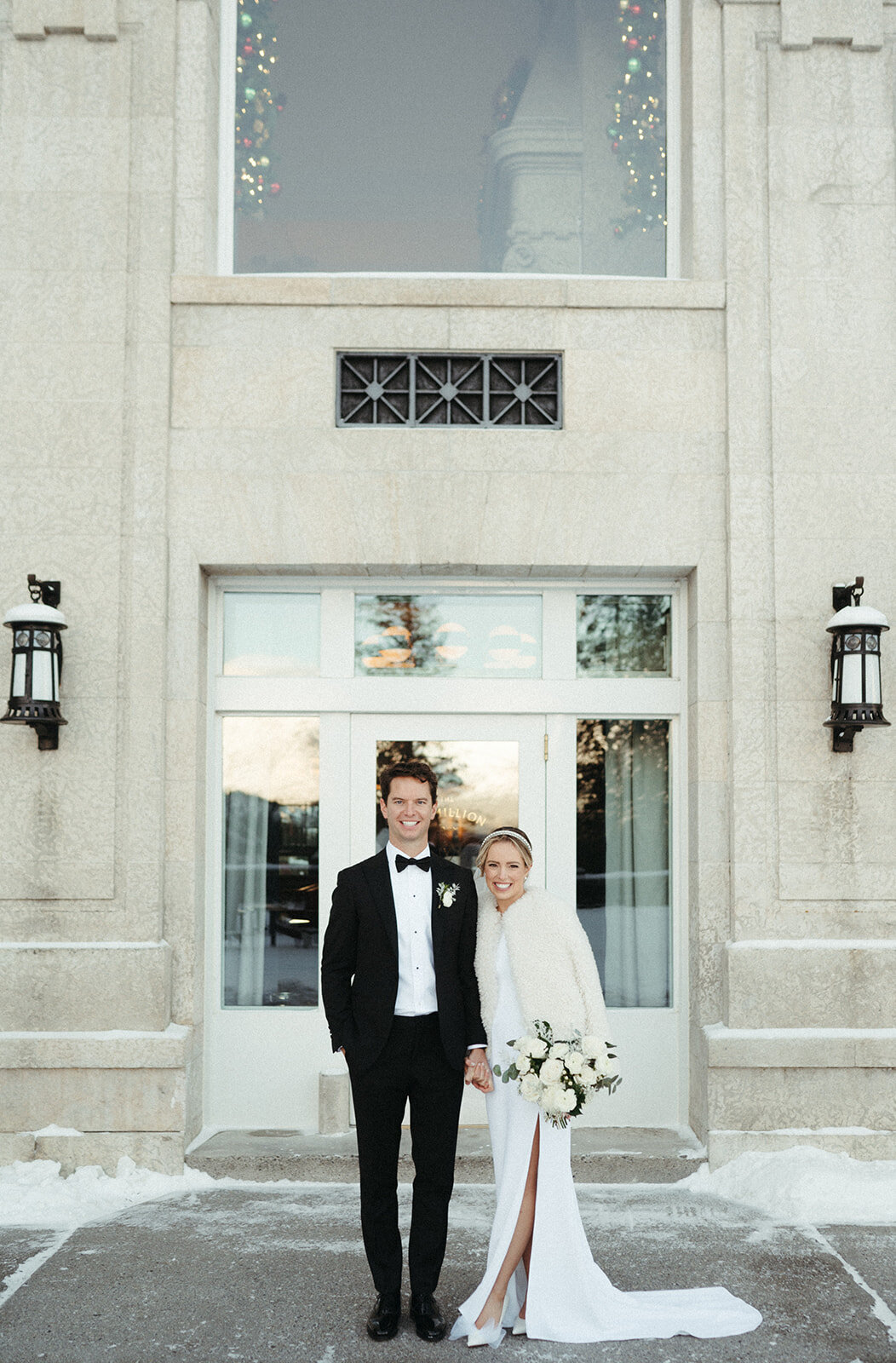 classic-elegant-wedding-bride-groom-white-bouquet-banff-springs