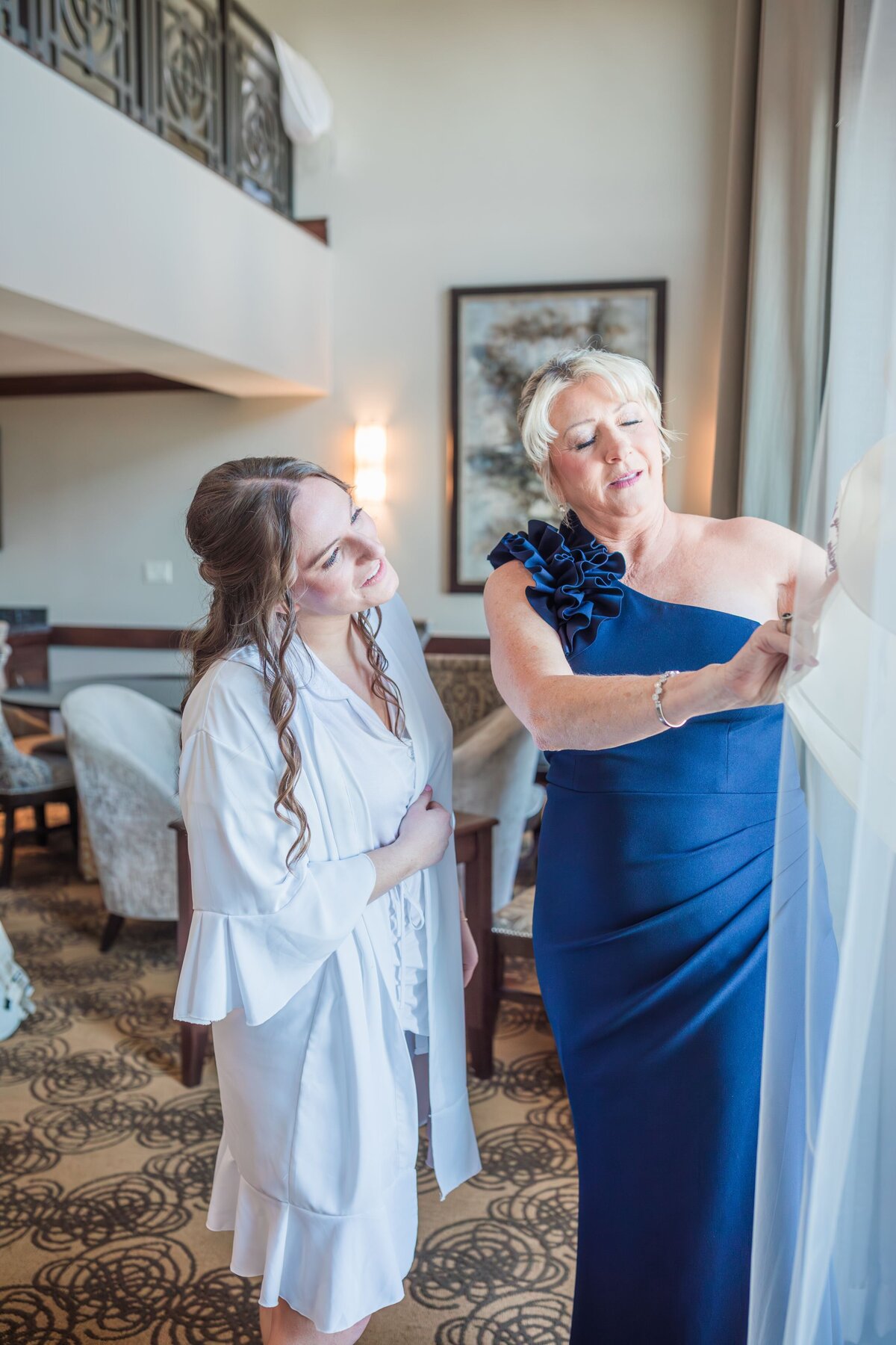 LillieMaePhoto-Kelsey&RyanWedding-GettingReady--41