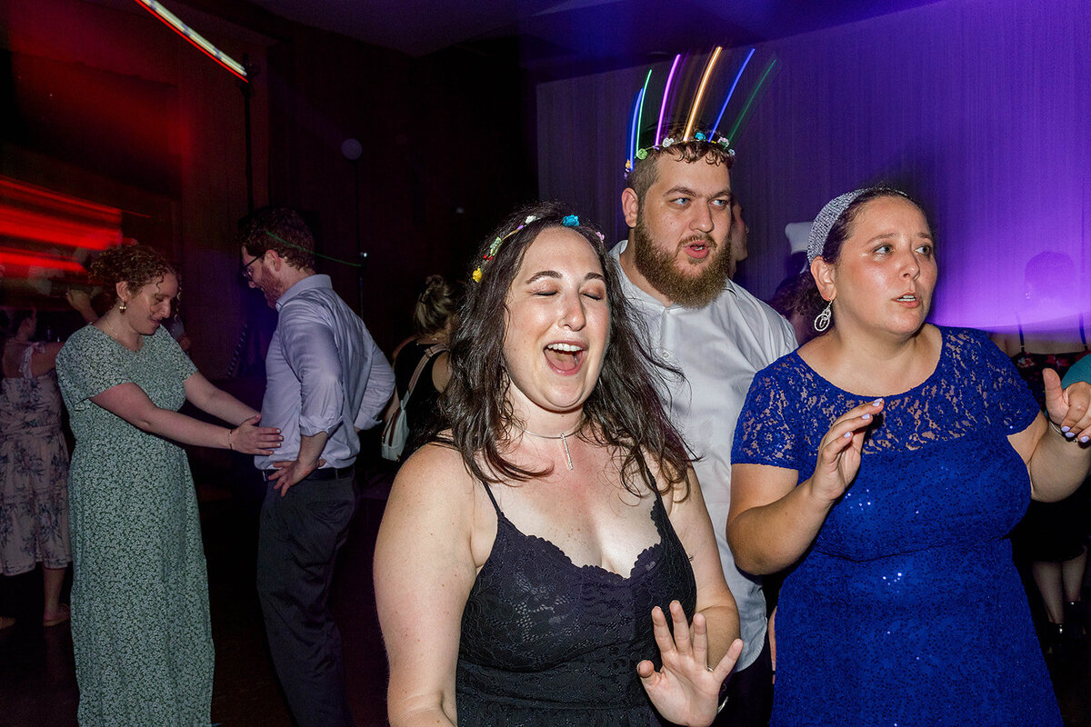 Eliana-Melmed-Photography-Chicago-LosAngeles-Jewish-WeddingPhotography-ElianaSklar-DanceFloor-00381
