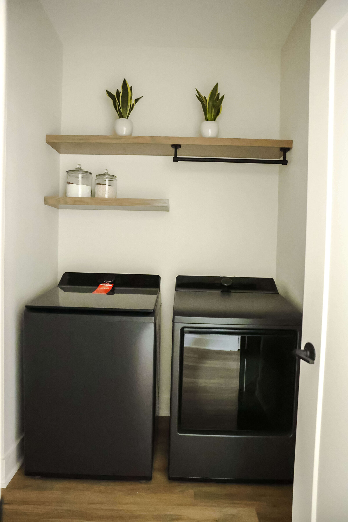 5306-Laundry-Urbandale-Central-Iowa-Custom-Home-JRL-Builders-3F1A2698