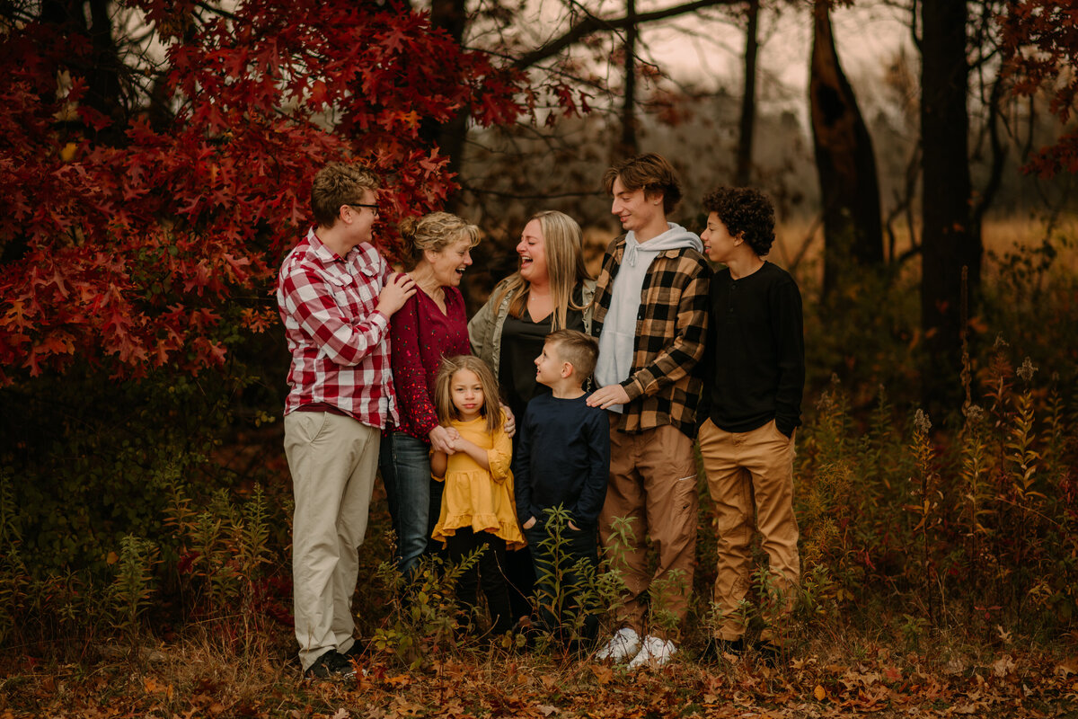 Discover sunset serenity with Shannon Kathleen Photography. Elevate your family photos in the Twin Cities. Book now for timeless outdoor portraits.