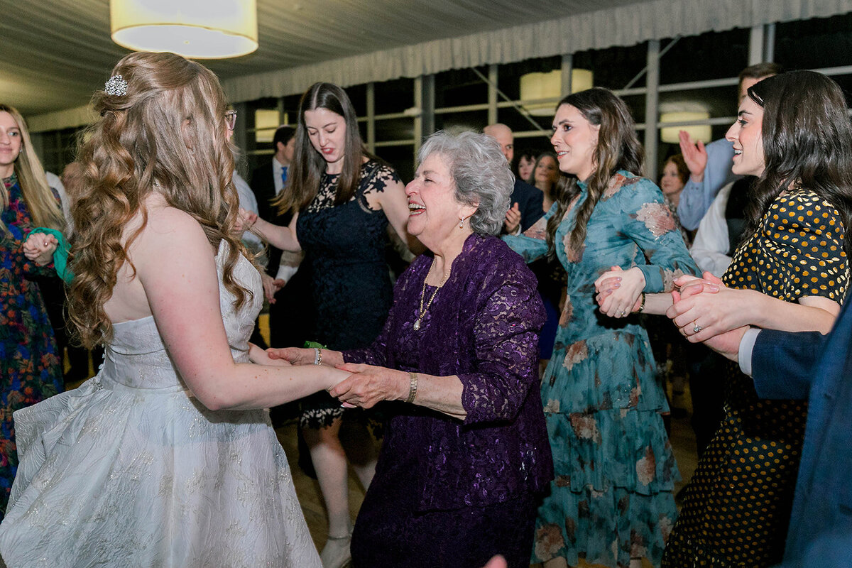 Eliana-Melmed-Photography-Chicago-LosAngeles-Jewish-WeddingPhotography-SimchaDancing-00141