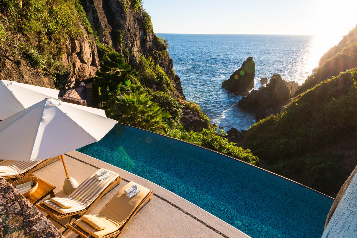 Careyes-Mexico-Properties-Villas-Nido-de-Amor-Lounge-Pool-Ocean-View-7633