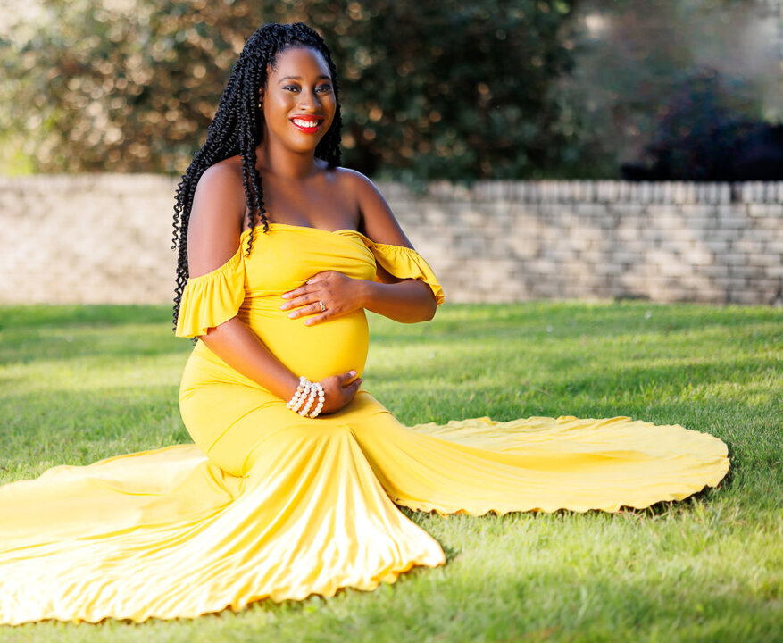 a pregnant mother posing for her maternity photo in atlanta gerogia 