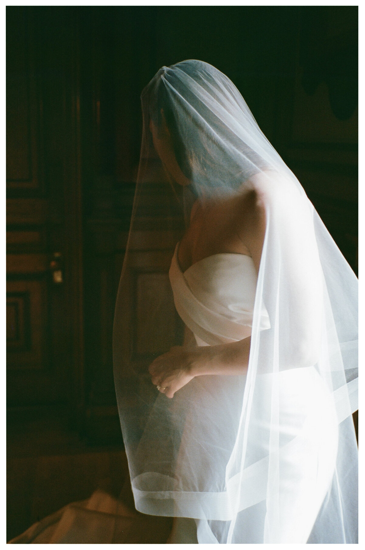 chic-wedding-montreal-mount-stephen-2-FILM-PHOTOGRAPHY
