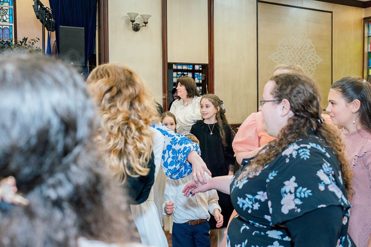 Eliana-Melmed-Photography-Chicago-LosAngeles-Jewish-WeddingPhotographer-CarmiKalman-WomensDancing-00067