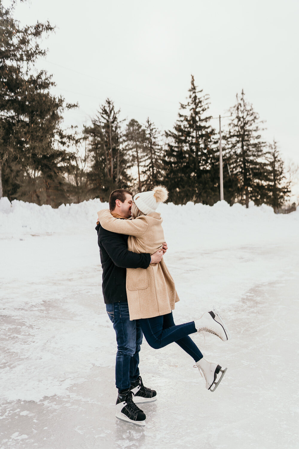 Buffalo-NY-Winter-Engagement_photoshoot-12