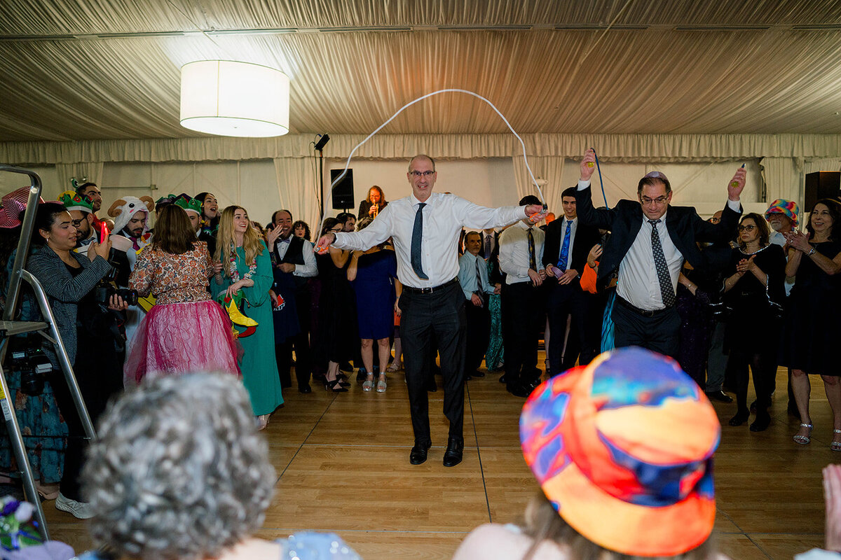 Eliana-Melmed-Photography-Chicago-LosAngeles-Jewish-WeddingPhotography-SimchaDancing-00111
