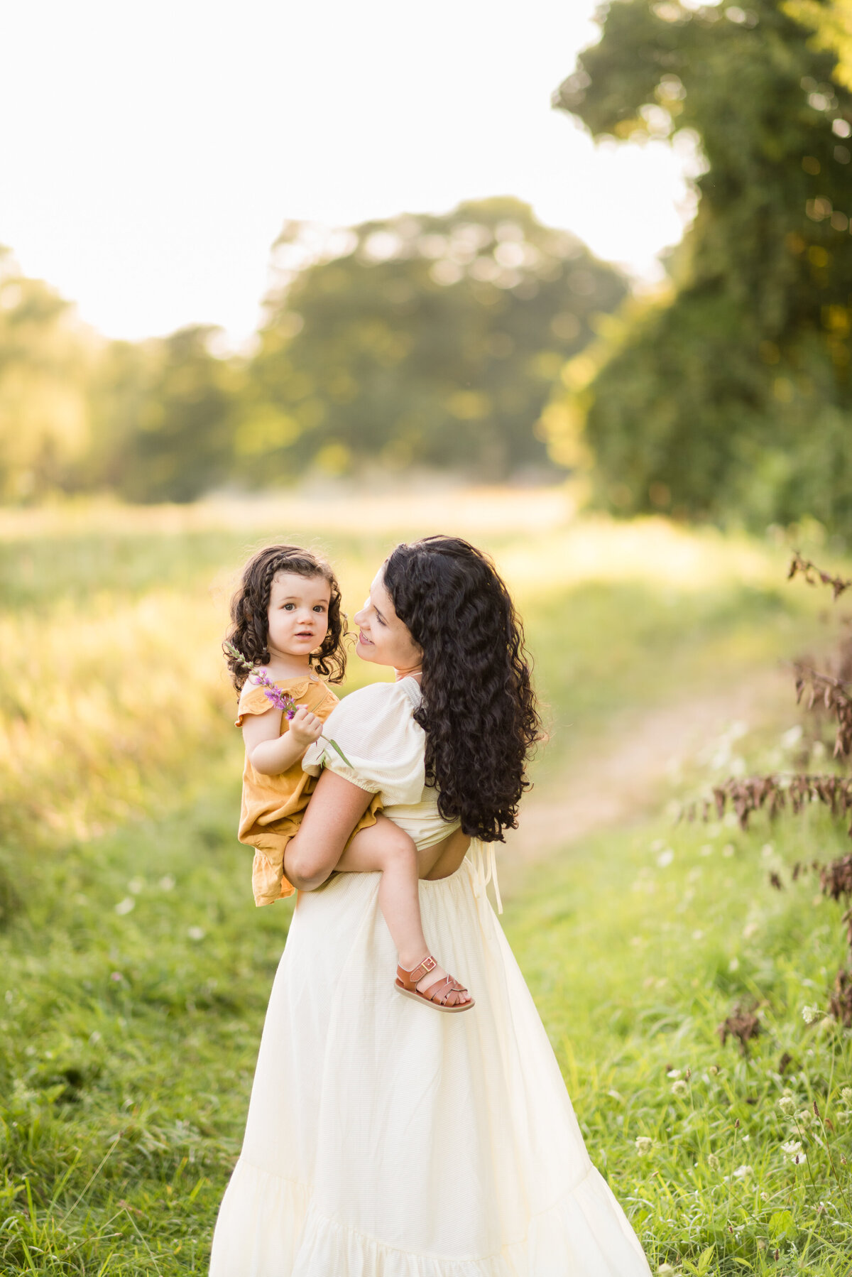 Boston-family-photographer-bella-wang-photography-Lifestyle-session-outdoor-wildflower-17