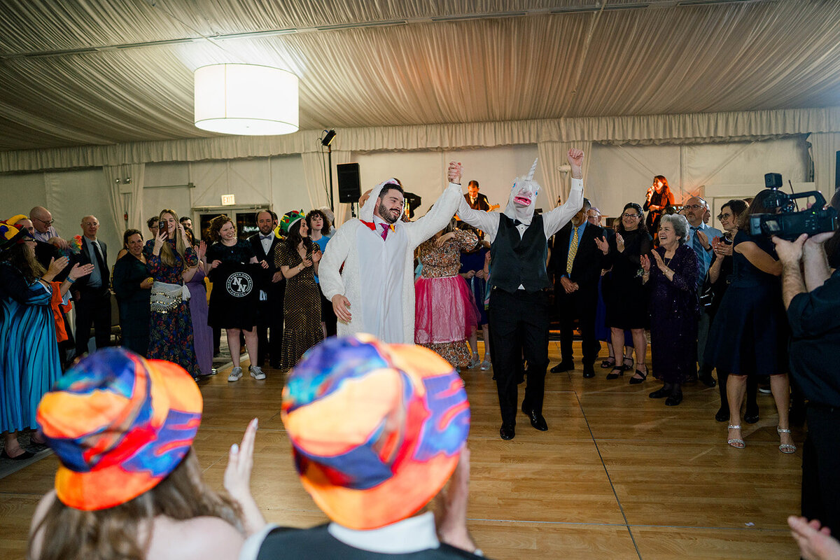 Eliana-Melmed-Photography-Chicago-LosAngeles-Jewish-WeddingPhotography-SimchaDancing-00086