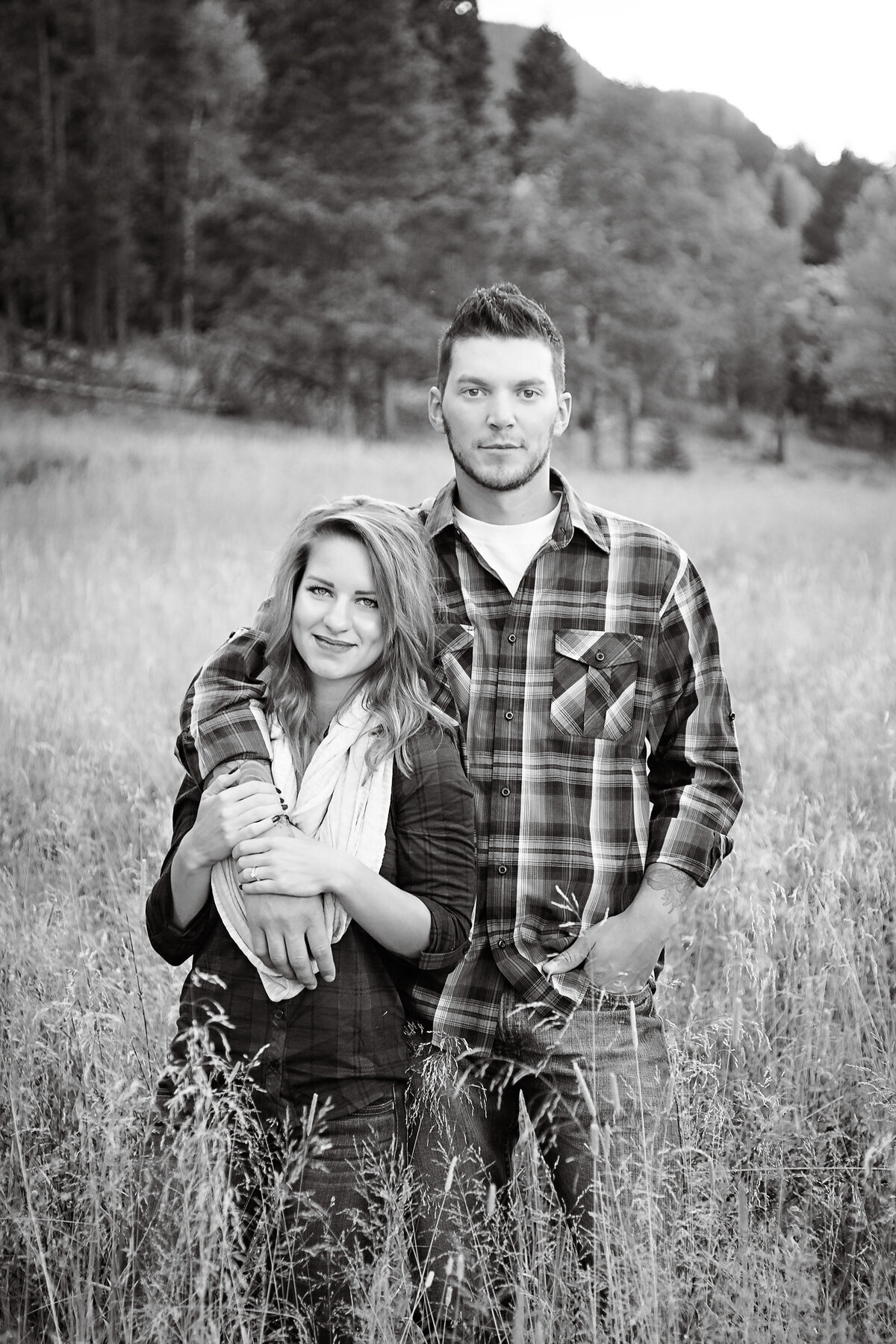 black-and-white-engagement-photo-in-field-rocky-mountain-national-parl-colorado