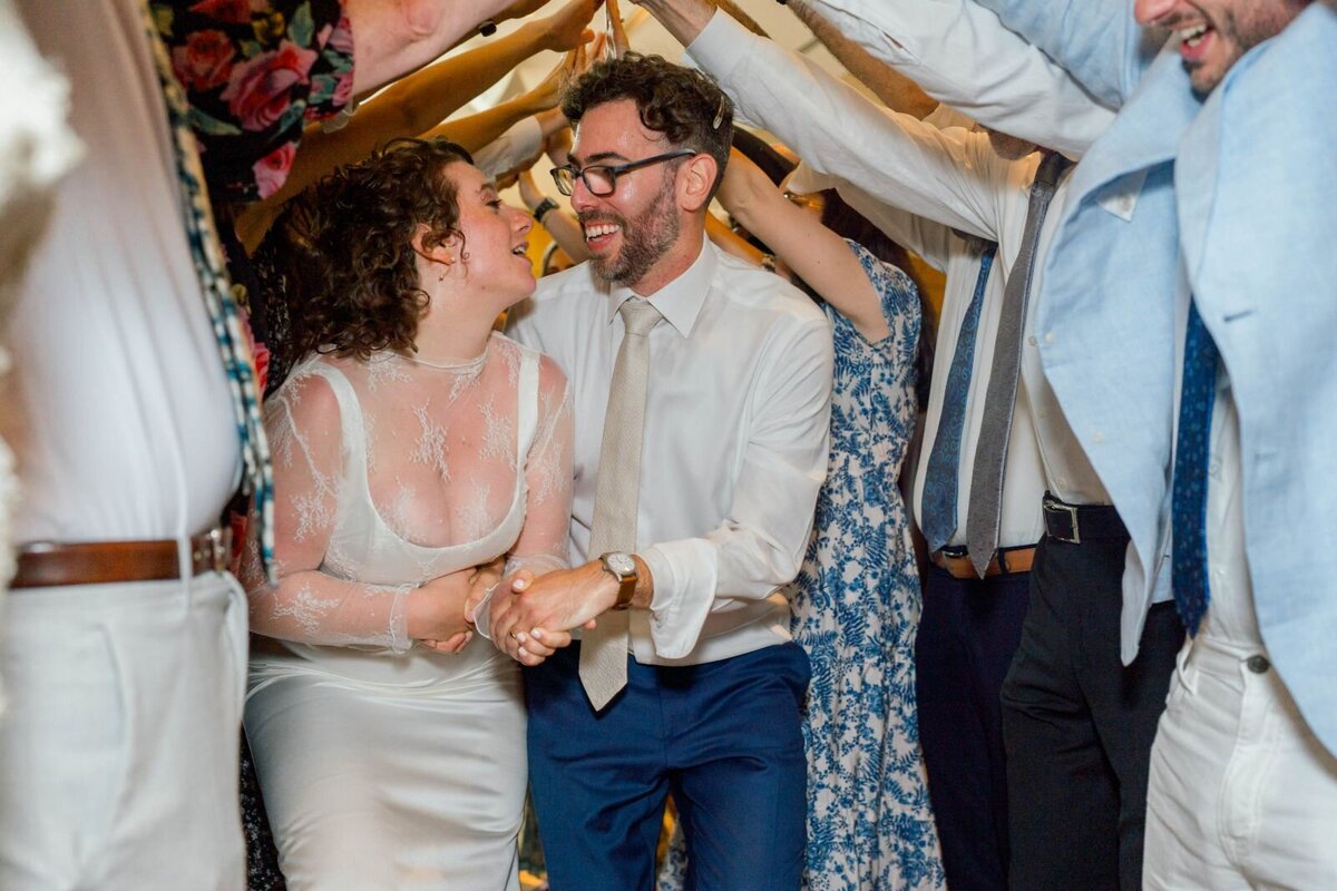Eliana-Melmed-Photography-Chicago-LosAngeles-Jewish-WeddingPhotography-ShulaNoah-Simcha-Dancing-00040