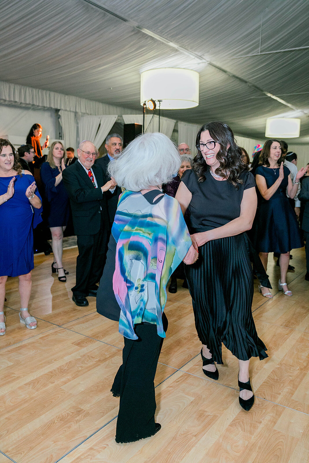 Eliana-Melmed-Photography-Chicago-LosAngeles-Jewish-WeddingPhotography-SimchaDancing-00119