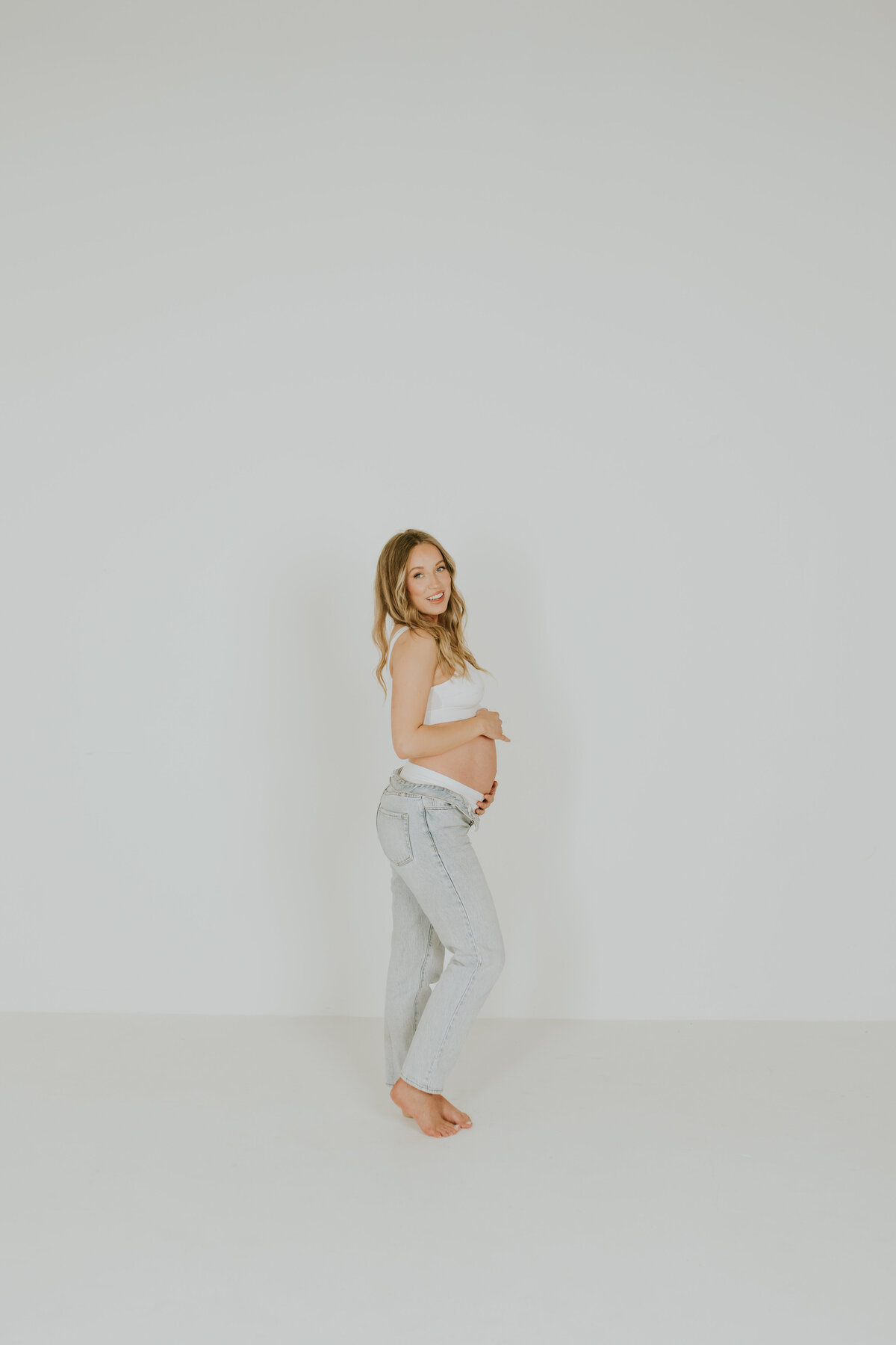 alaska studio photoshoot with pregnant mom