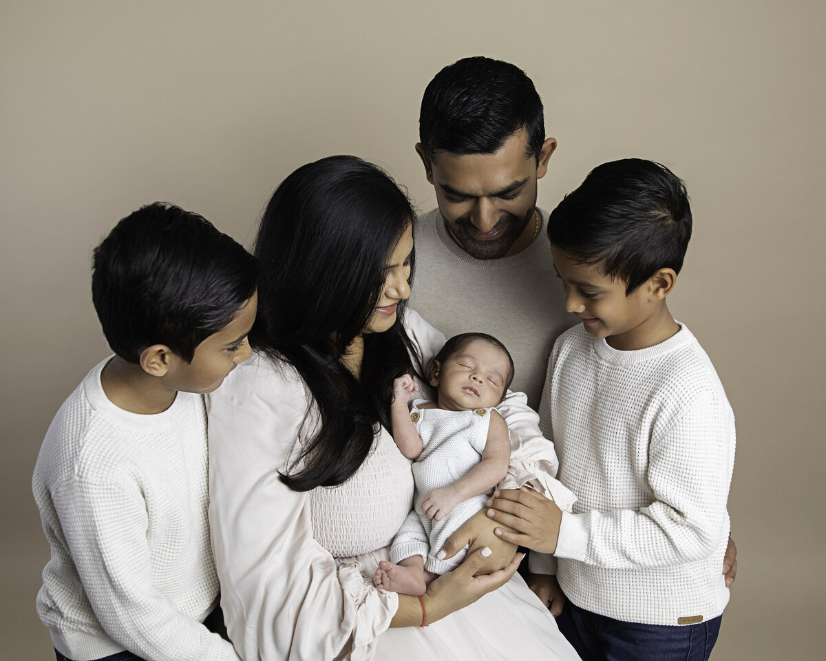 indian-family-phila-newborn