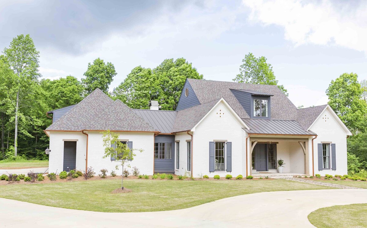 white-house-outdoor-renovation-mississippi3