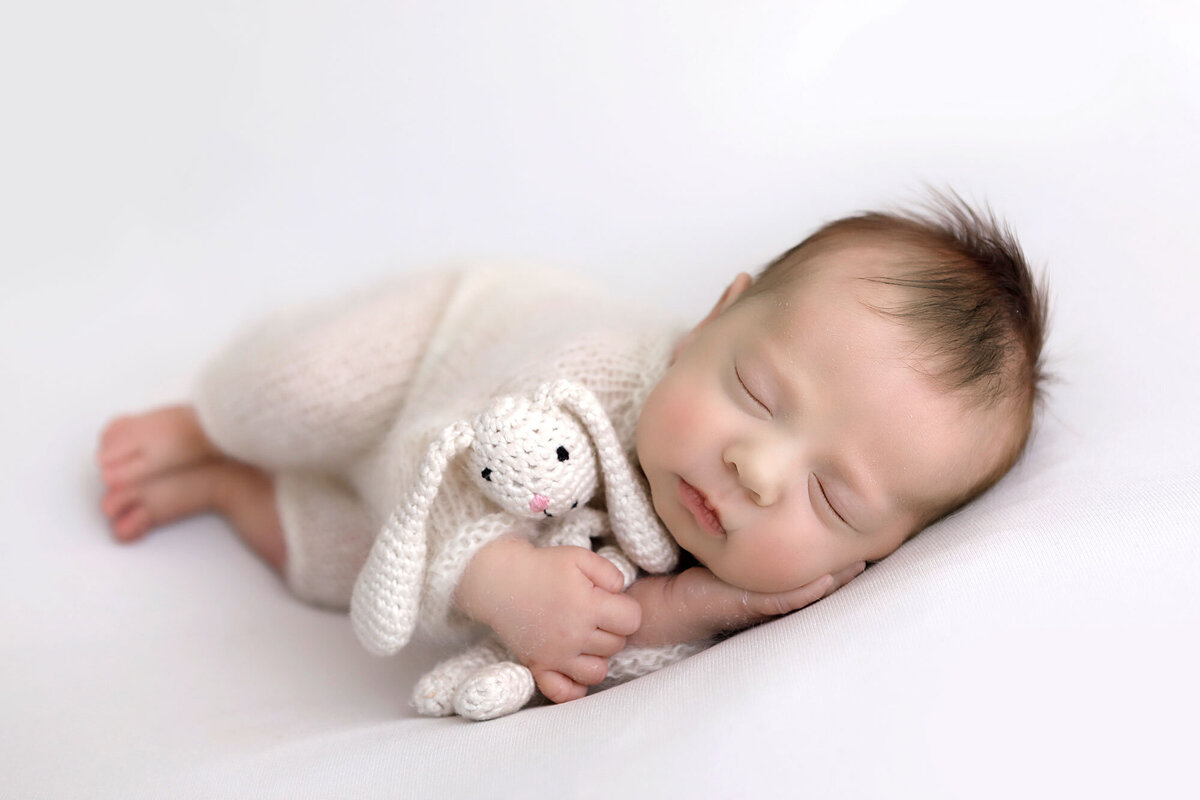 Burlington-newborn-photography-session-where-baby-girl-7-days-old-are-sleeping-