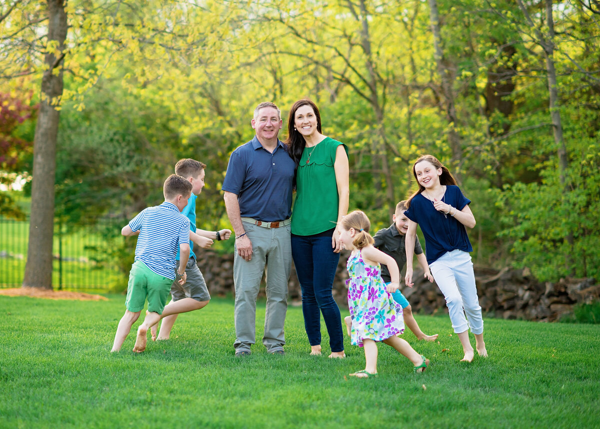 Des-Moines-Iowa-Family-Photographer-Theresa-Schumacher-Photography-Outdoor-Nature-Green-Grass