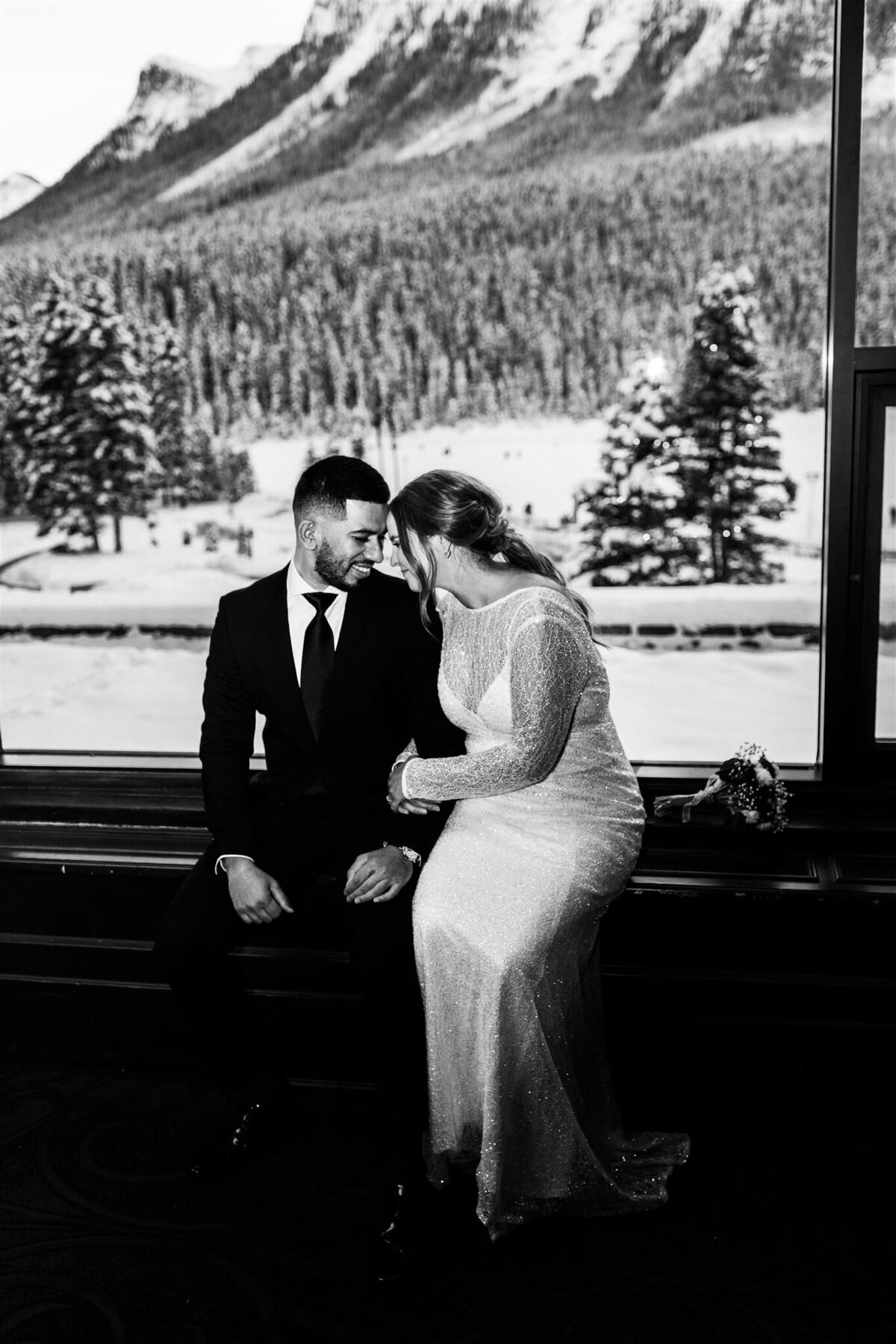 calgary_wedding_photographer_lake_louise_winter-140_websize