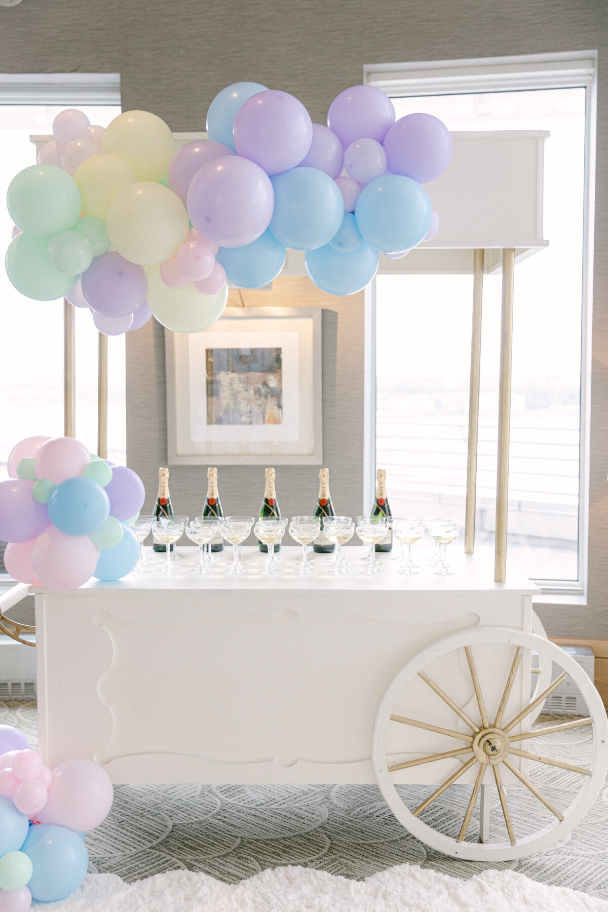 baby-shower-cart-with-balloons