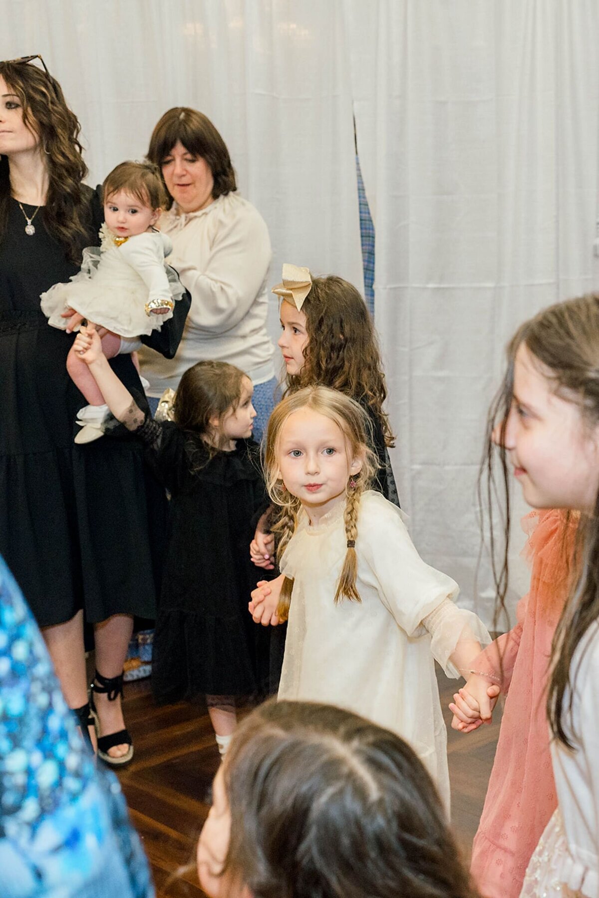 Eliana-Melmed-Photography-Chicago-LosAngeles-Jewish-WeddingPhotographer-CarmiKalman-WomensDancing-00042