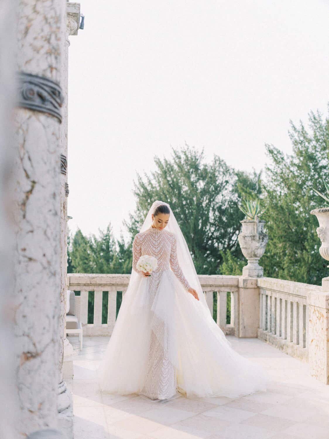 Villa-Cortine-Lake-Garda-Sirmione-wedding-Italy-bridal-portrait-by-Julia-Kaptelova-Phototgraphy-159