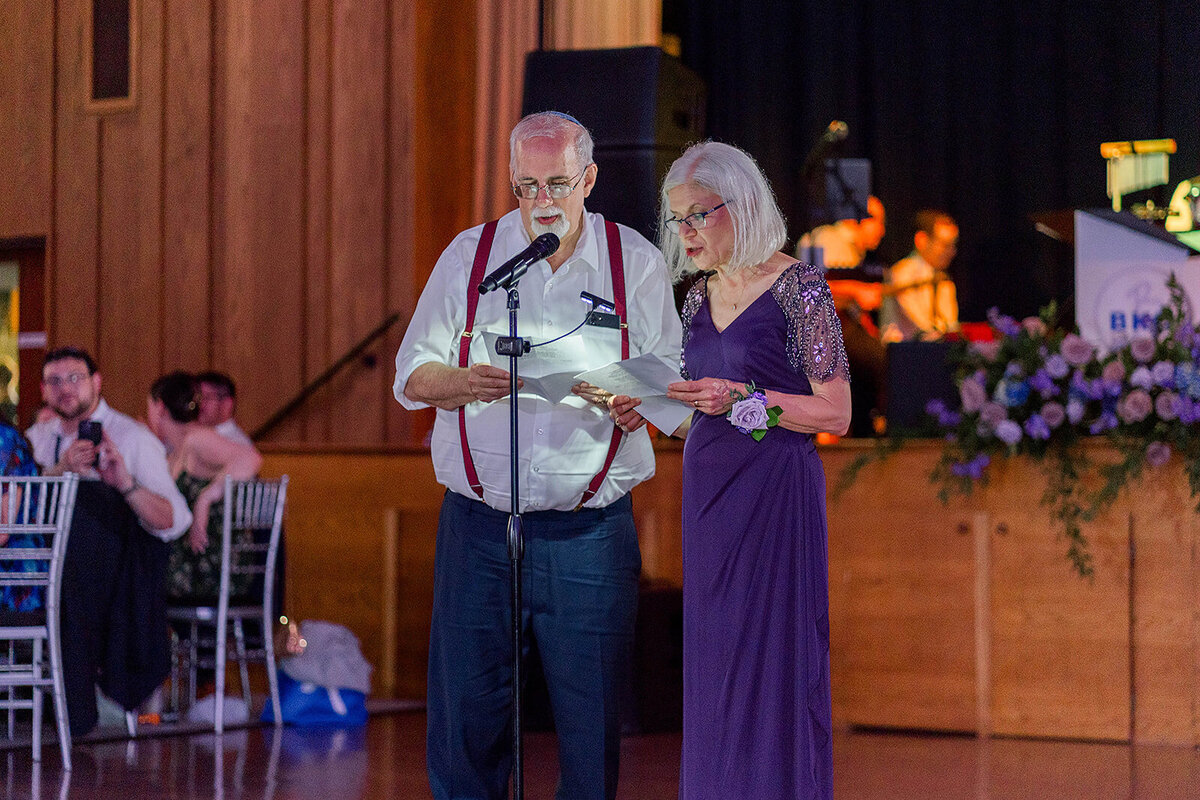 Eliana-Melmed-Photography-Chicago-LosAngeles-Jewish-WeddingPhotography-ElianaSklar-DanceFloor-00060