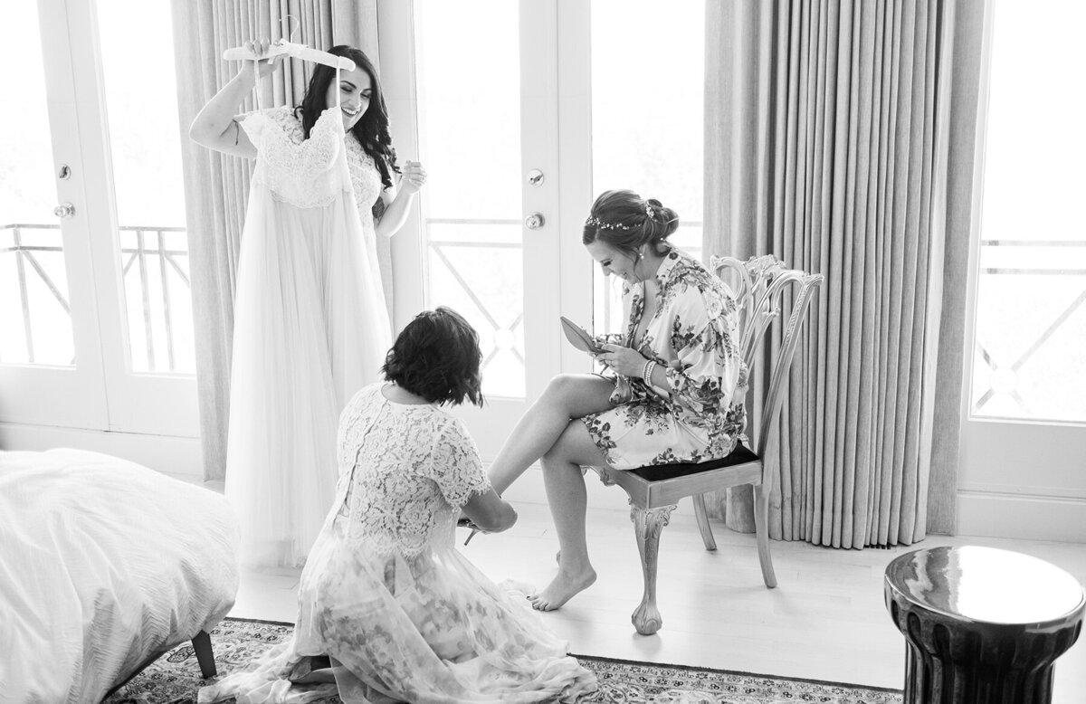 web-candid-getting-ready-wedding-photos-calgary-bridesmaids-bride