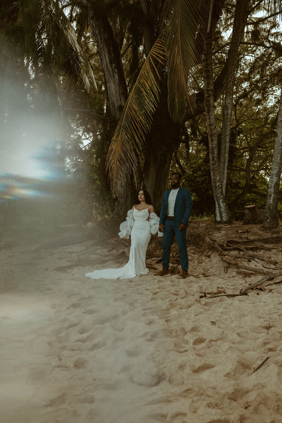 23hawaii elopement photography emilee setting photo oahu elopement packages