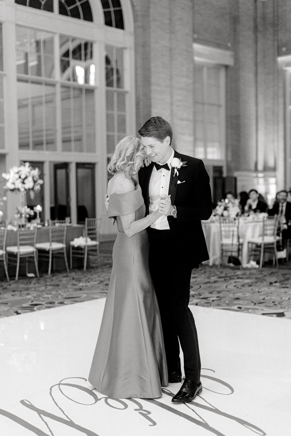 Madison & Michael's Wedding at Union Station | Dallas Wedding Photographer | Sami Kathryn Photography-210
