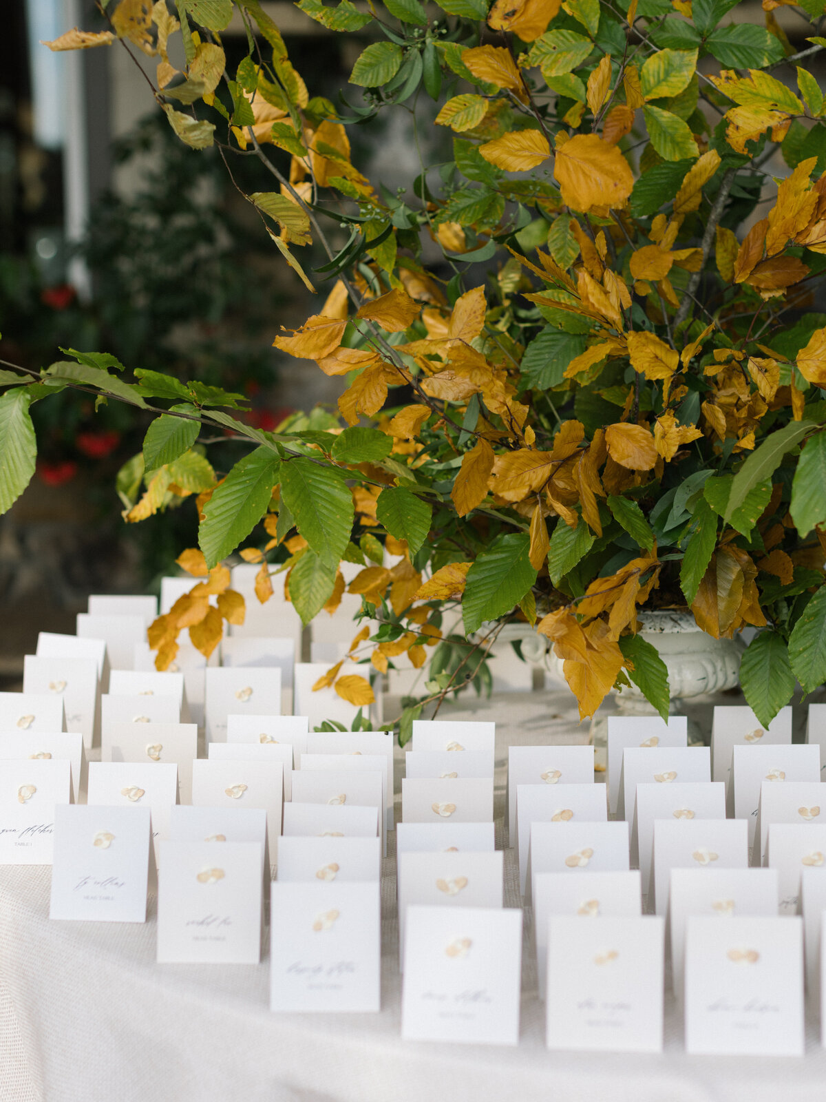 escort-card-table-with-fall-foliage
