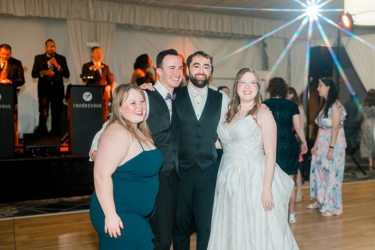 Eliana-Melmed-Photography-Chicago-LosAngeles-Jewish-WeddingPhotography-Dancefloor-00219