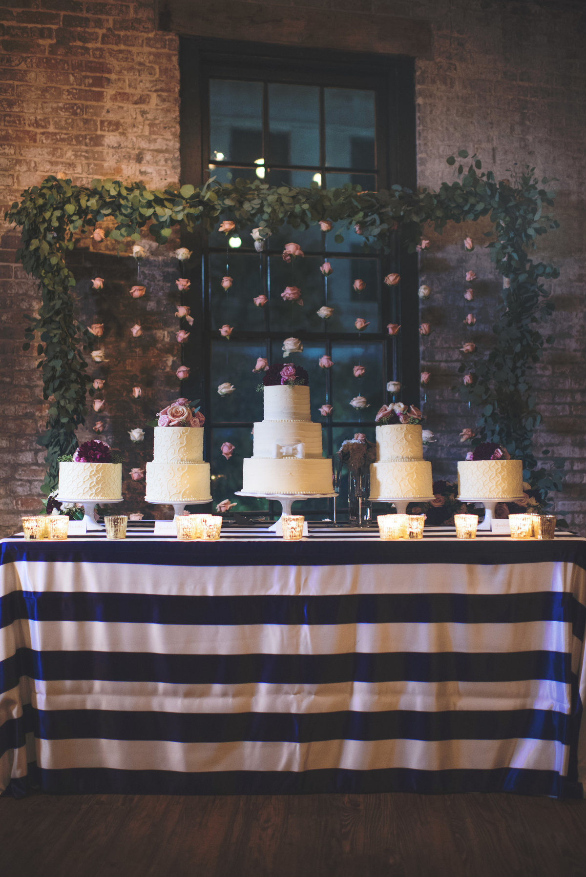 multiple wedding cakes