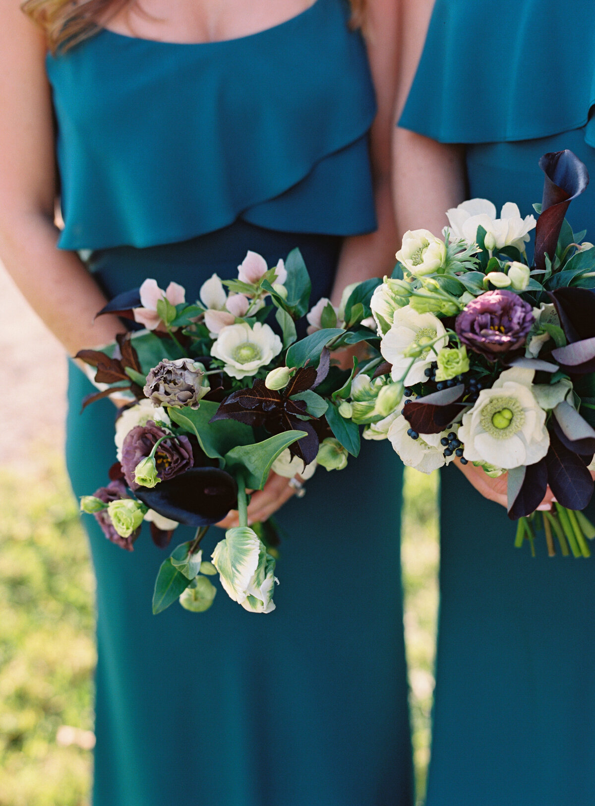 estate-wedding-green-white-purple-bridesmaid-bouquet