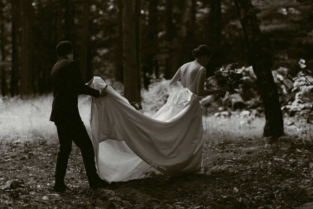 Oregon wedding photography blending story-driven documentary style with refined, timeless editorial artistry.