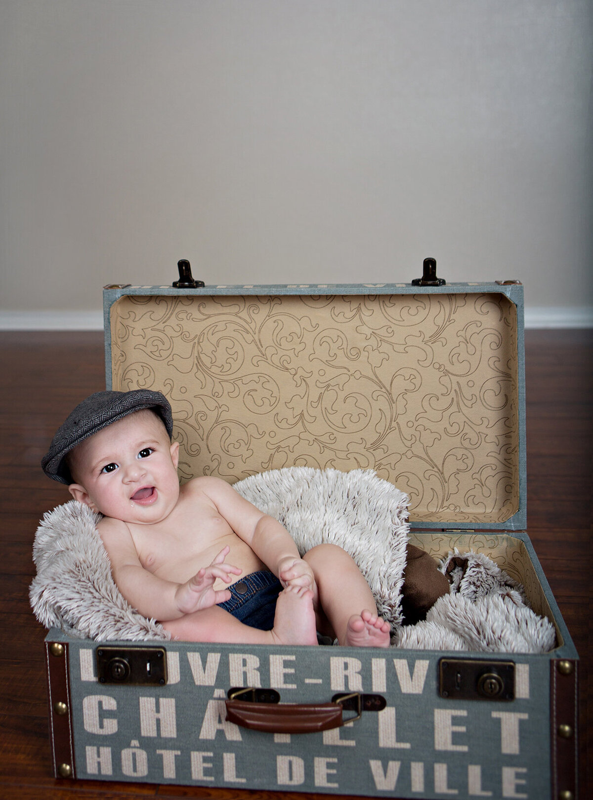 San Antonio baby newborn photography studio lifestyle baby family photographer luxury photo studio