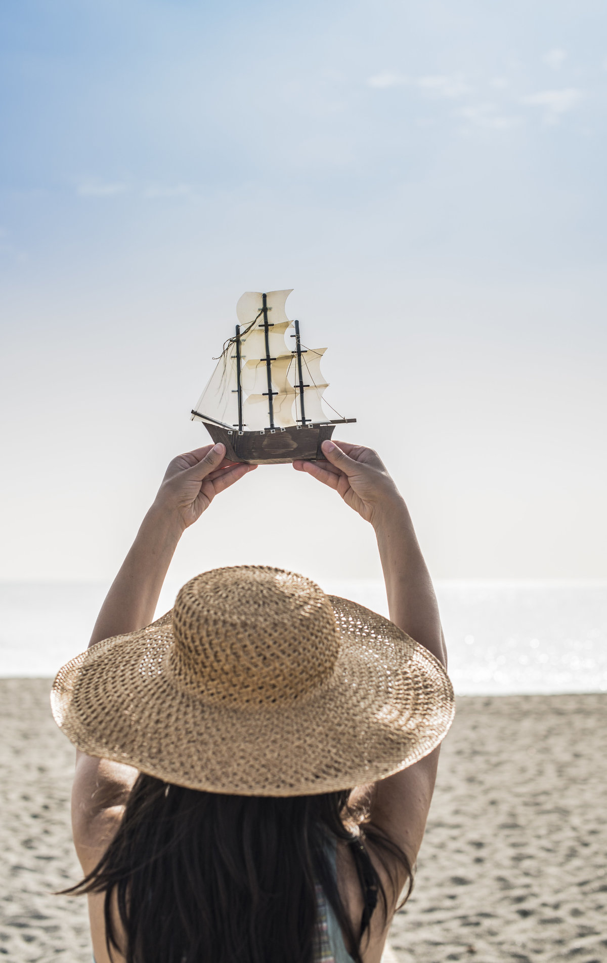 woman-hold-boat-model-on-the-beach-PWSG84M