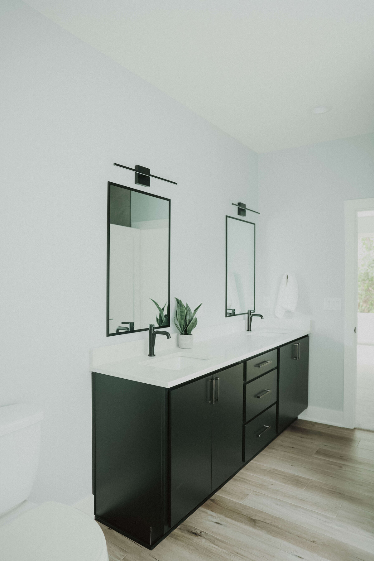 6907-Bathroom-Panora-Central-Iowa-Custom-Home-JRL-Builders-E23A9301