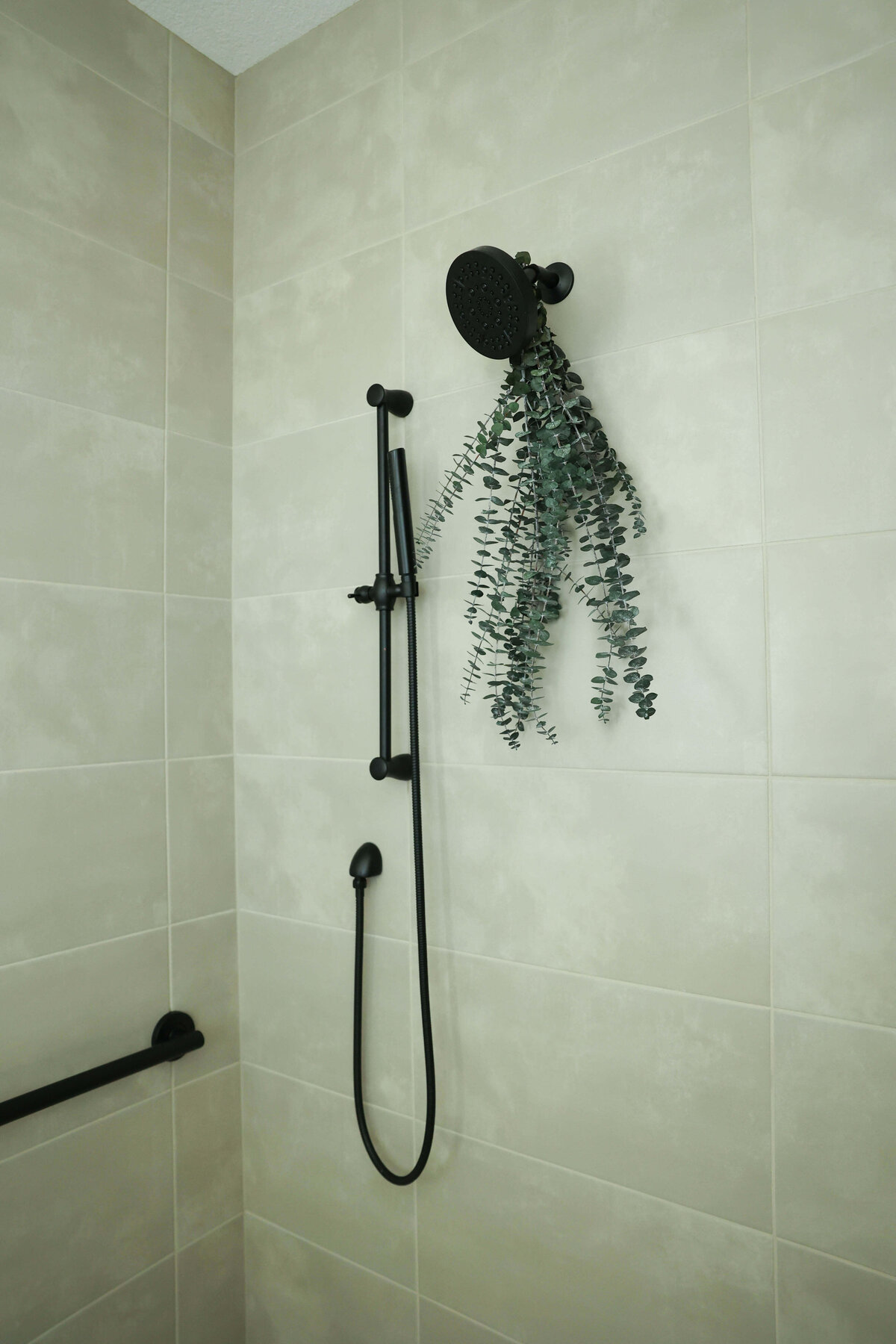 1183-Bathroom-Grimes-Central-Iowa-Custom-Home-JRL-Builders-3F1A8965
