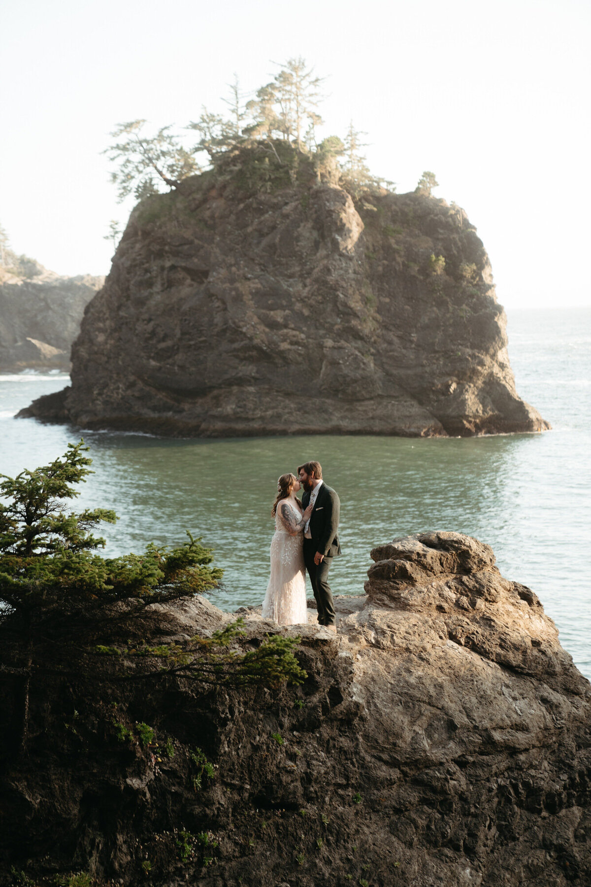 the_chaffins_international_destination_wedding_elopement_photographers_sammie_chaffin_micah_editorial_adventure_photos_travel_redwoods_national_park_23
