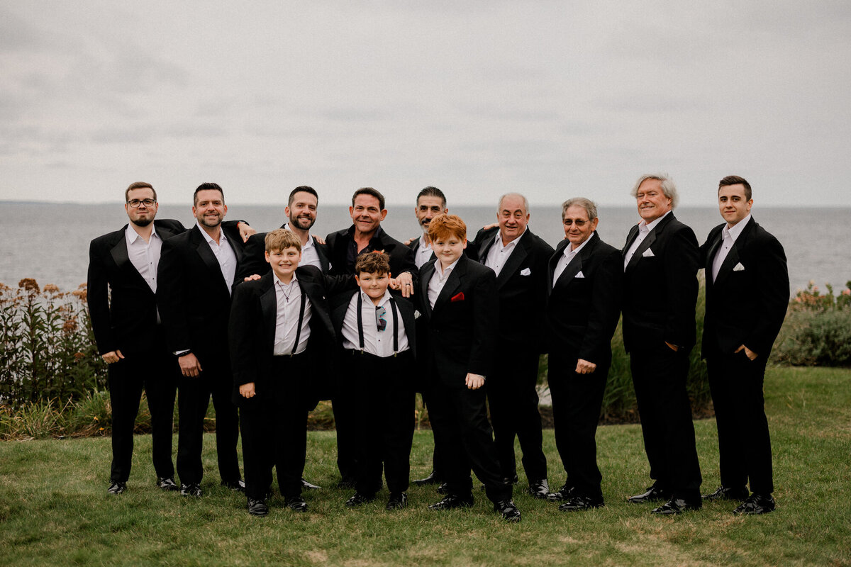 groom-and-groomsmen-photos-at-cliff-house