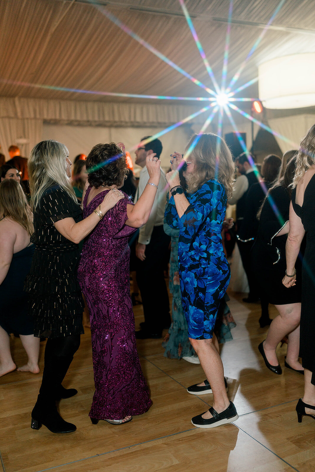 Eliana-Melmed-Photography-Chicago-LosAngeles-Jewish-WeddingPhotography-Dancefloor-00215