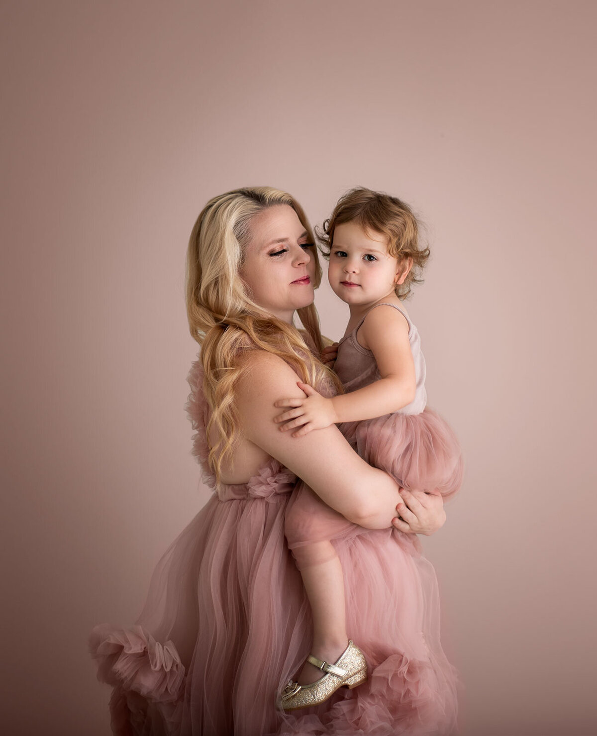 mom and daughter by st louis family photography