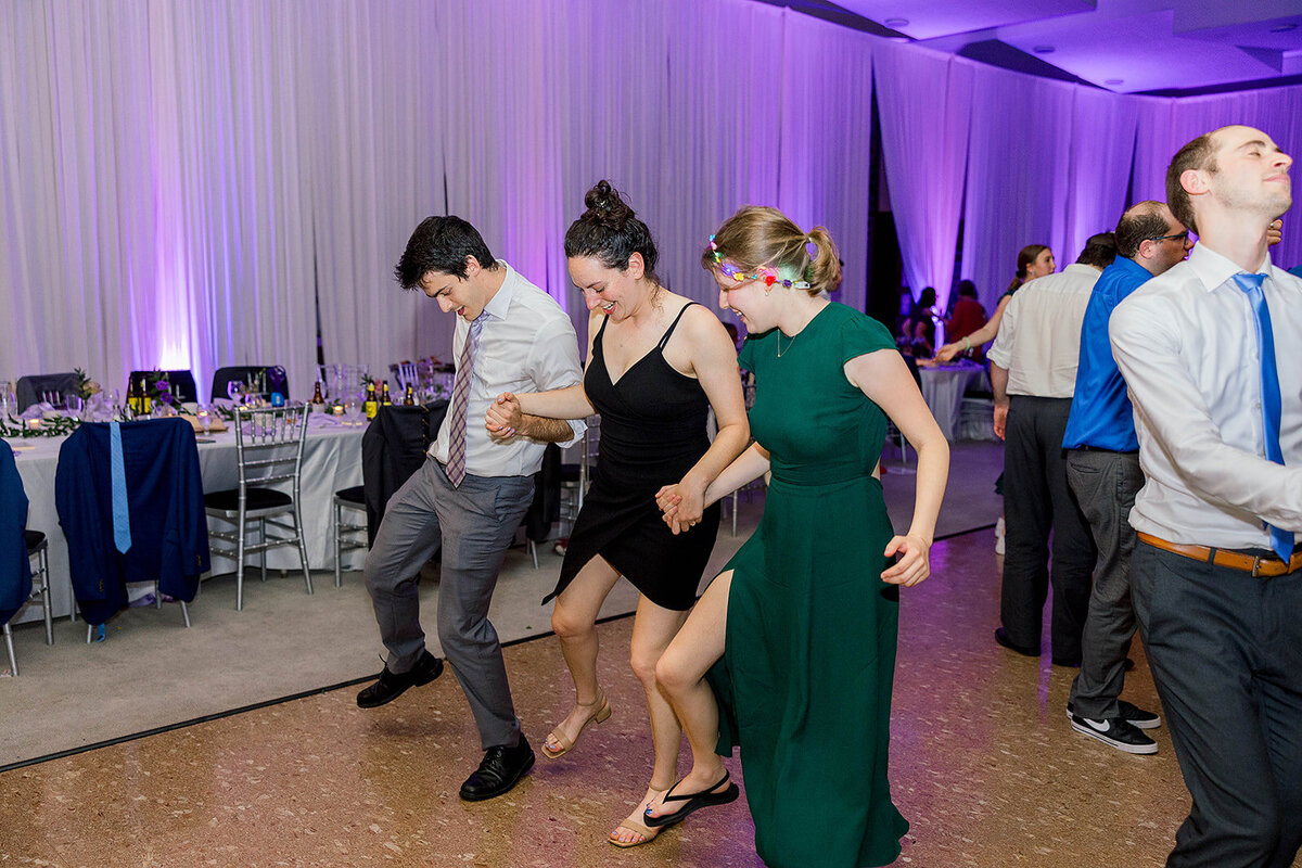 Eliana-Melmed-Photography-Chicago-LosAngeles-Jewish-WeddingPhotography-ElianaSklar-DanceFloor-00315